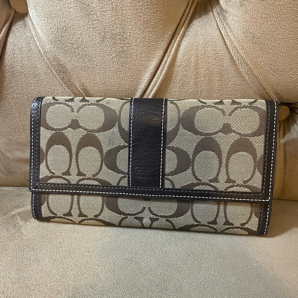 Vintage Coach Tri-Fold Wallet with Signature Monogram Exterior Leather Interior